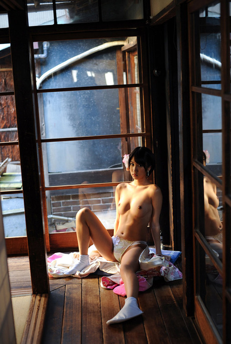 湊莉久　グラビアアイドルの競泳水着がエロい画像 15
