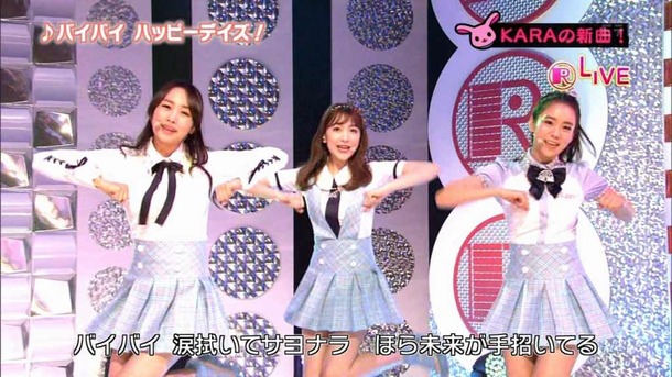 KARAが新曲ライブでミニスカパンチラしてるエロ画像 17