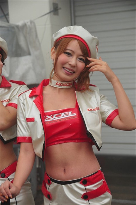 夏川マノンの美脚、太ももがセクシーな画像 13