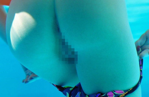 【水中盗撮エロ画像】プールで露出とかセックスしてる変態素人多すぎワロタｗｗｗｗｗ 18