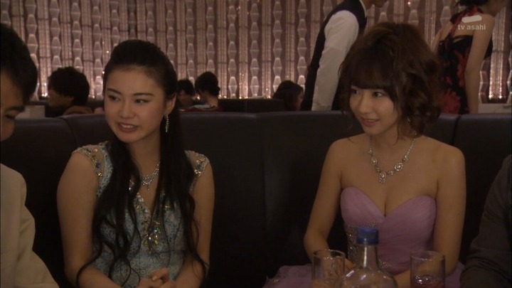 AKB48柏木由紀のドレス姿で胸チラしてるエロキャプ画像 20