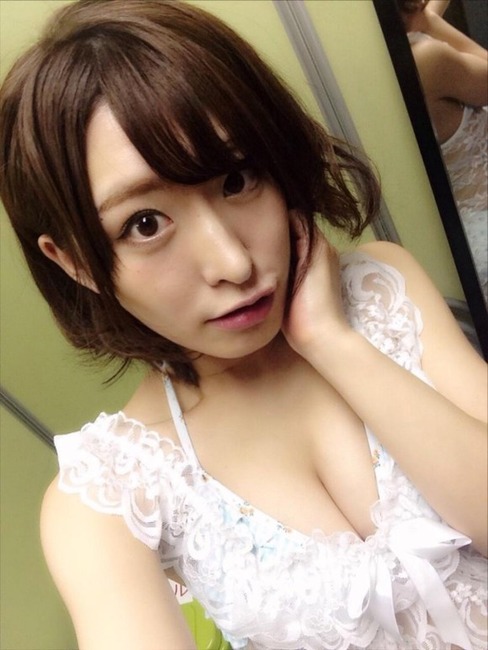 アイドルが自撮りでPRしてるエロ画像まとめ 26