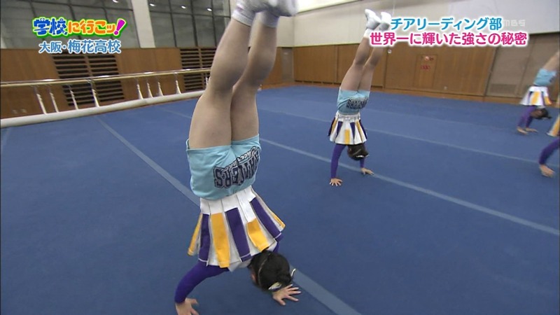 太もも見せすぎてパンチラしそうなアイドル達のキャプ画像 18