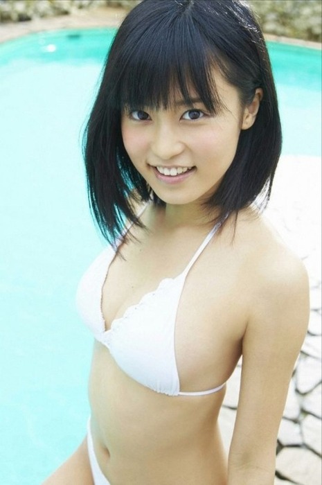 小島瑠璃子（こじるり）18歳グラビアアイドルが胸チラ・ポロリしてるお宝エロ画像 25