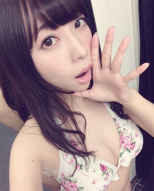 宮本彩希の胸の谷間に飛びつきたくなる自撮りエロ写メ・画像40枚 35