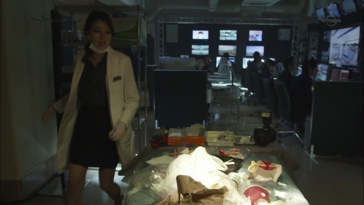 佐藤めぐみ 女優がスーツ姿でパンチラしてるエロ画像 19