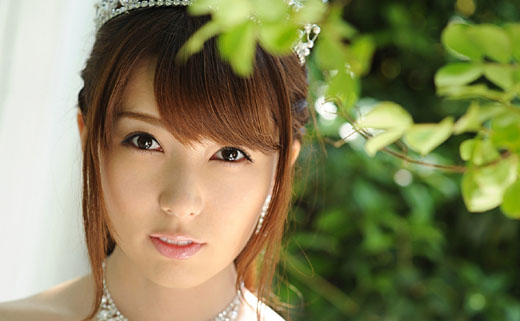 波多野結衣がティアラとパンツ一丁で誘惑してるエロ画像100枚 3