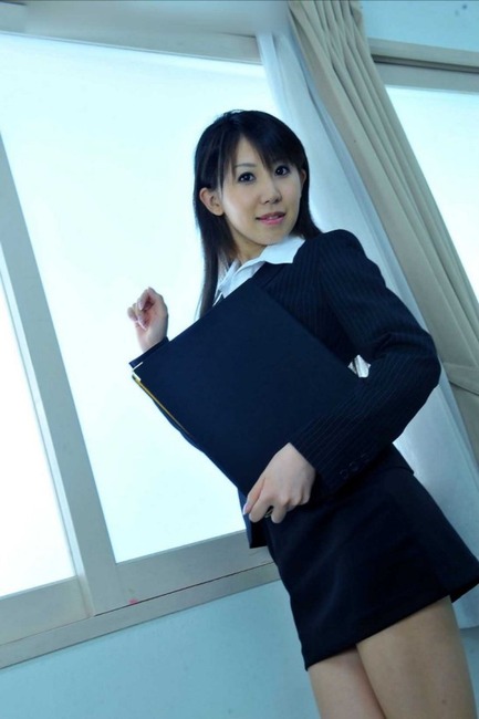 OLの生足・太ももがエロい画像35枚 11