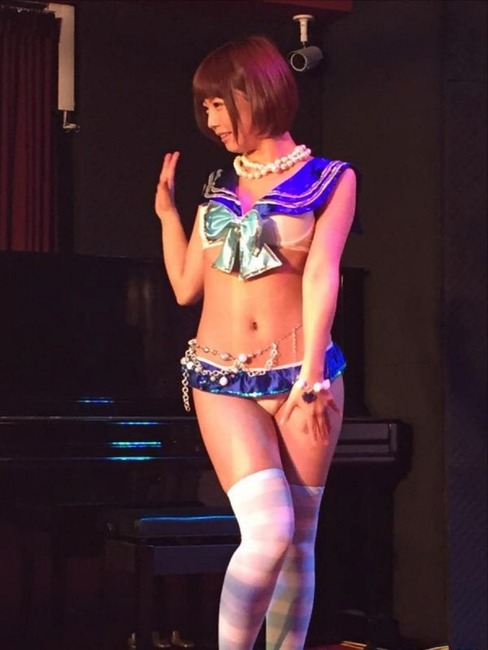 紗倉まな AV女優と制服セックスしたくなるエロ画像 23