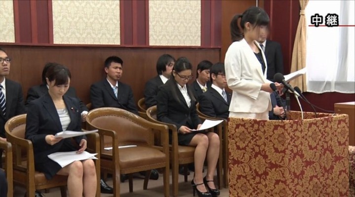 国会中継中に女性議員を犯してるエロ画像 3