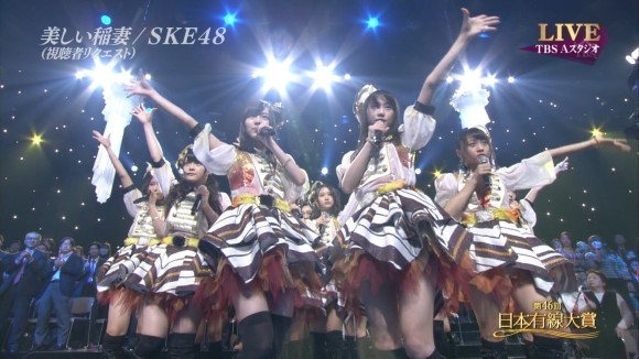AKB48がLIVE中にパンチラしてるエロキャプ画像30枚 30