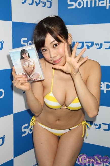 鈴木ふみ奈　巨乳グラドルのエロ画像30枚　ソフマップ 7
