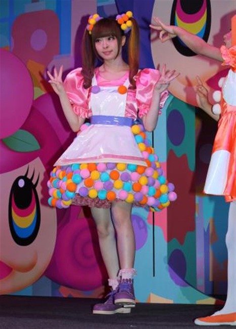 きゃりーぱみゅぱみゅの生足太ももがエロい画像 12