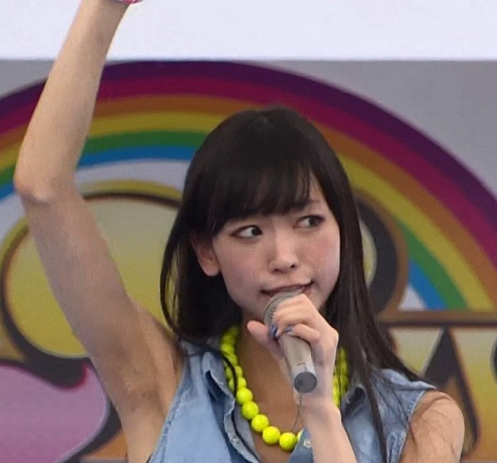 腋の汚いアイドルに興奮するんだけど画像ください 16