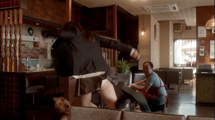 夏帆が制服姿で開脚パンチラしてるエロキャプ画像 25