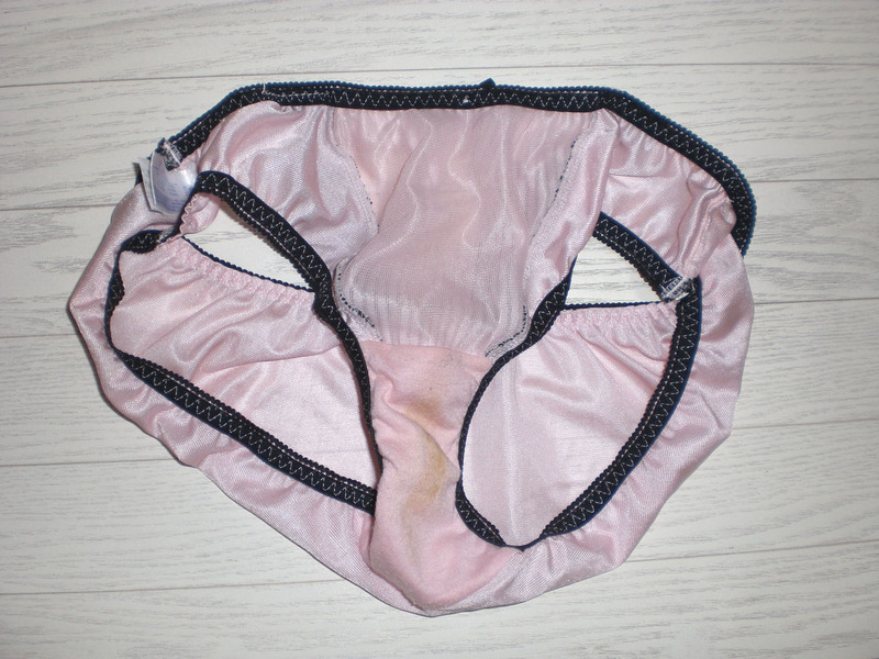 素人のシミ付きパンティ・下着って異常に興奮するよね 23