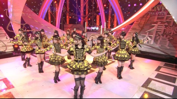 AKB48がLIVE中にパンチラしてるエロキャプ画像30枚 11