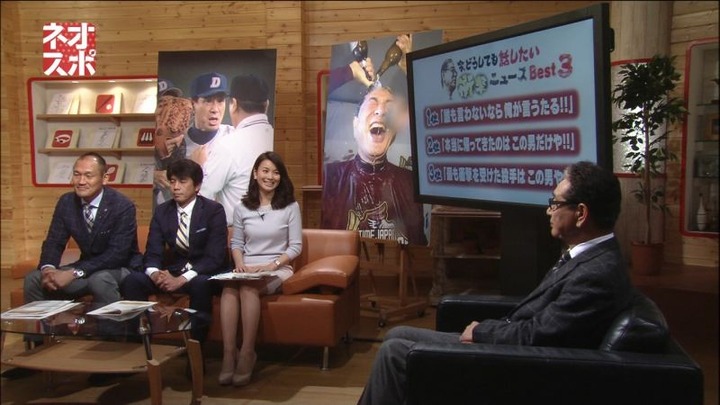 秋元玲奈 女子アナウンサーの着衣おっぱいがエロいキャプ画像 15