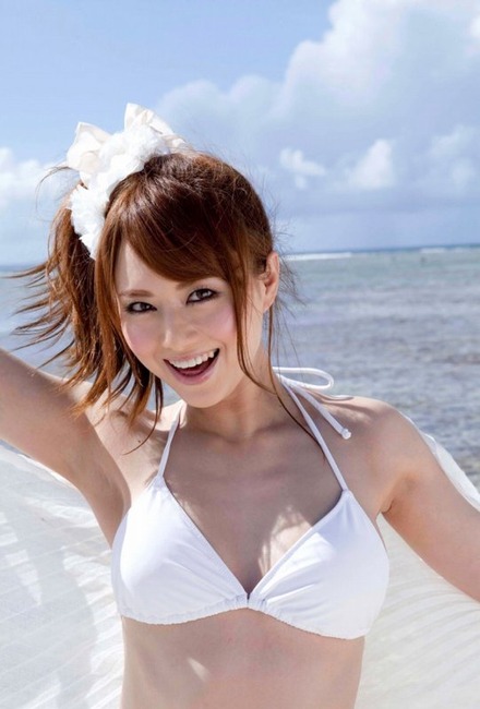 吉沢明歩（30）AV女優のしゃがみパンチラがエロい画像など。 27