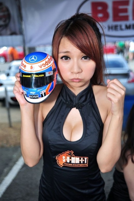 レースクイーン・キャンギャルの太ももや胸の谷間がエロい画像40枚 11