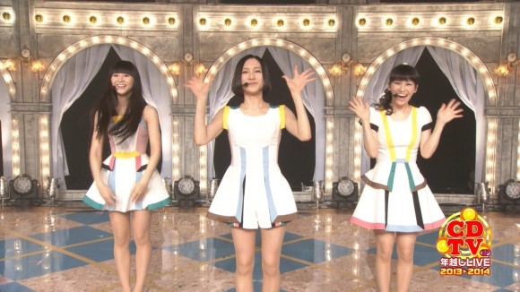 Perfumeがミニスカパンチラしてるエロ画像30枚 10