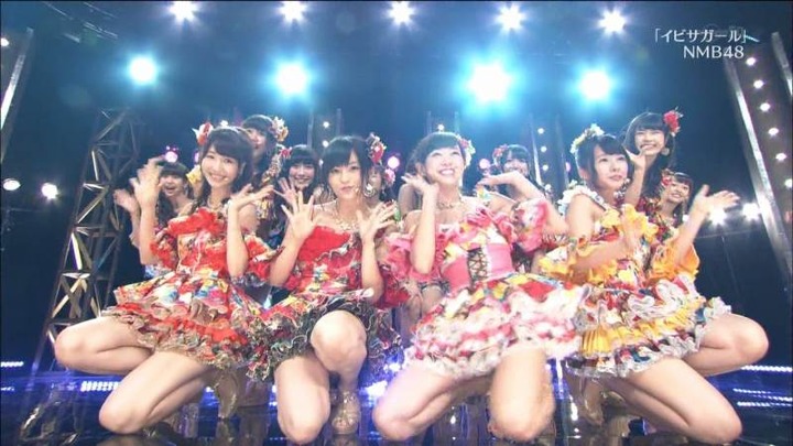 NMB48が超ミニスカ衣装で踊ってるエロ画像30枚　【イビサガール】