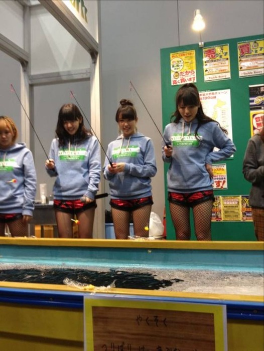 ℃-uteの網タイツがエロい新曲PVの画像30枚 25