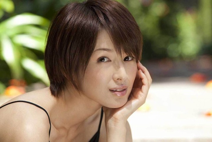 吉瀬美智子の乳首が見えそうなエロ画像 18