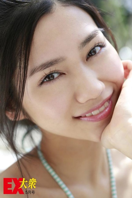田野優花の黒髪が綺麗なグラビア画像 3
