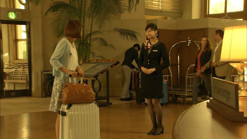 西内まりやがJK制服姿でアソコ抑えてるエロ画像 25