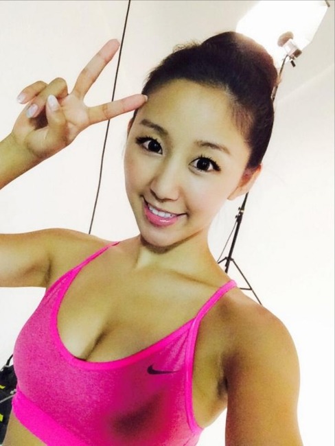 澤山璃奈 モデル・元フィギュア選手の胸の谷間がエロい画像 7