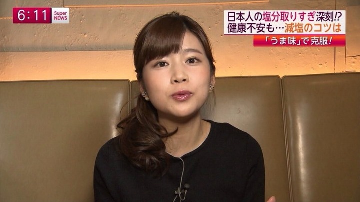 女子アナ・アイドルの抜けるパンチラや胸チラ画像まとめ100枚 53