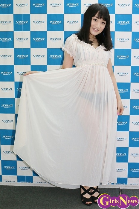 35歳グラドル白河理子「白いニーハイ履いてロリっぽい」　けっこうイケるぞ！　ソフマップ 6