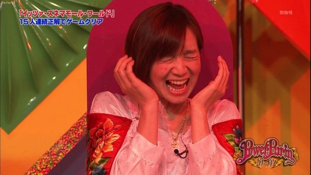 TVで見えたパンチラや胸チラしてる芸能人・アイドルのエロ画像50枚 5