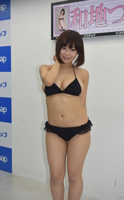 和地つかさがソフマップで爆乳晒してるエロ画像 5