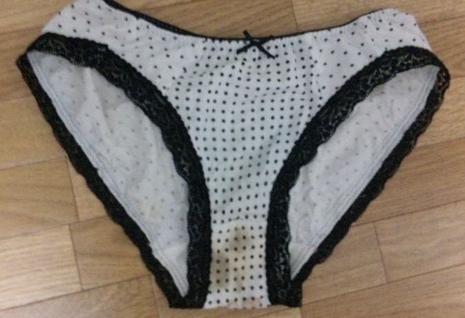 素人のシミ付きパンティ・下着って異常に興奮するよね 3