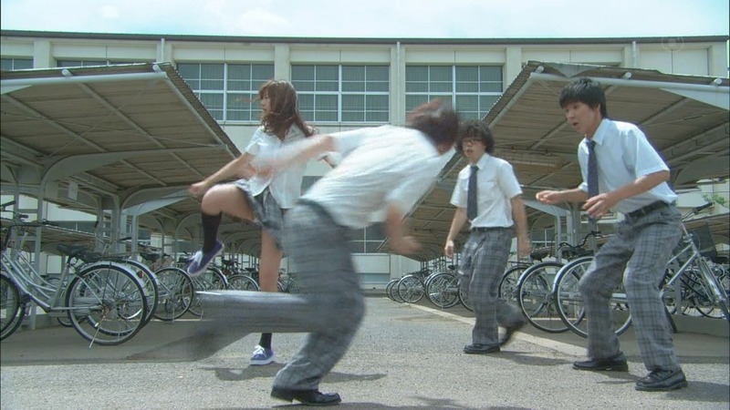 西内まりやがJK制服姿でアソコ抑えてるエロ画像 36