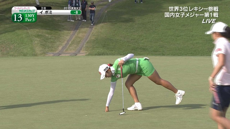 しゃがみパンチラしてる女子プロゴルフ 12