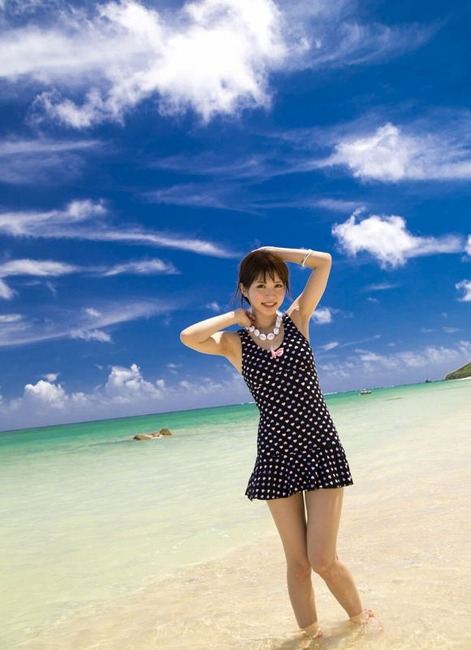 天使もえが海辺で脱いでるエロ画像100枚 91