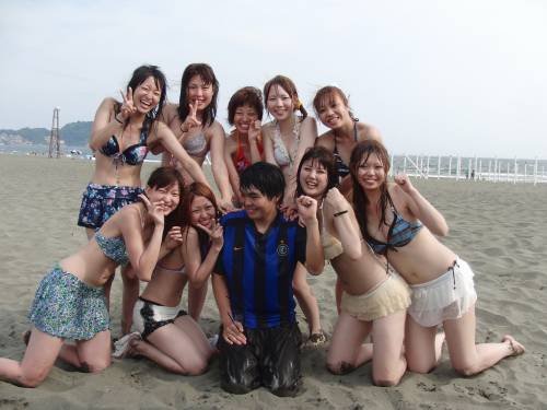 【画像】こういう女たちと海で遊んだことないやつwwwwww 12