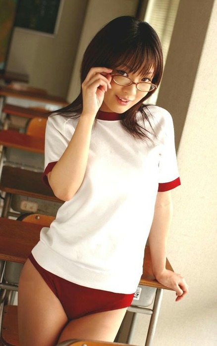 エロく見えるメガネっ娘な女の子の画像ください 13