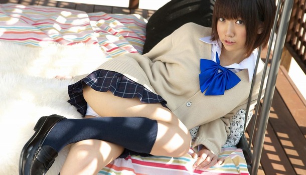 川崎裕菜　グラドルがスクール水着やJKコスプレしてるエロ画像 1