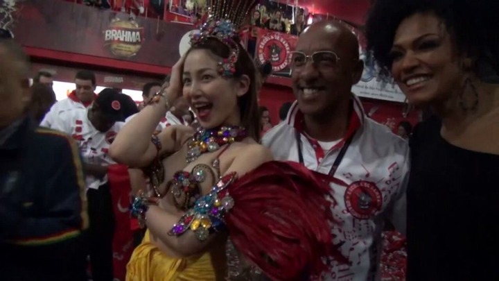 ハロプロエッグの吉川友がブラジルサンバを踊ってるエロ画像 12