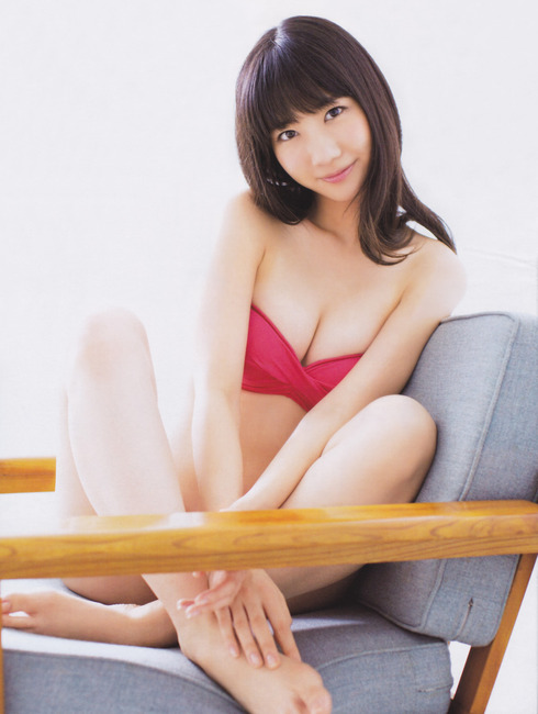 【画像】柏木由紀、胸元がパックリ開いたセクシーなキャバ嬢ドレスで登場 5