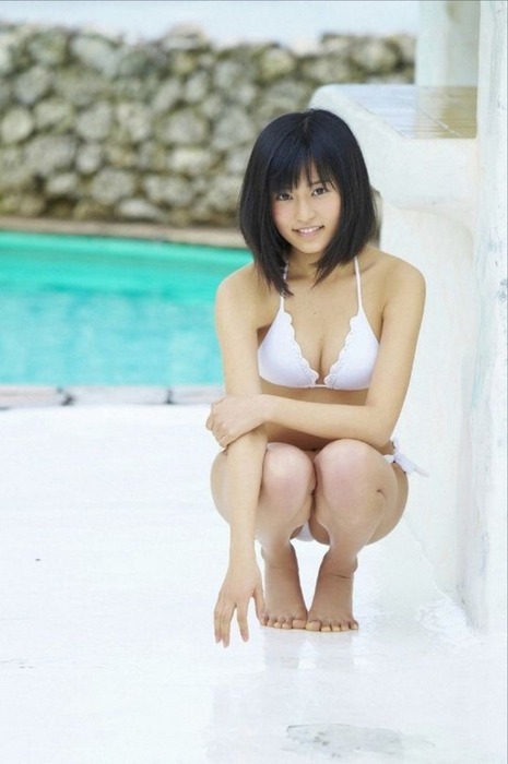 小島瑠璃子（こじるり）18歳グラビアアイドルが胸チラ・ポロリしてるお宝エロ画像 17