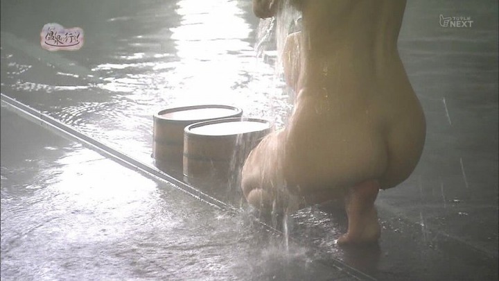 温泉に行こうで林香琳が黒下着を脱いでるエロキャプ画像60枚 12