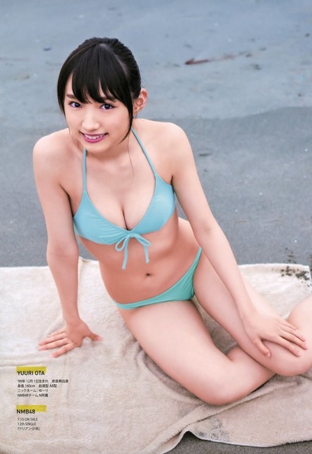 清楚系な太田夢莉のグラビア画像 1