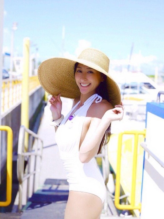 浅田舞の肩幅と乳のでかさがエロい画像 14