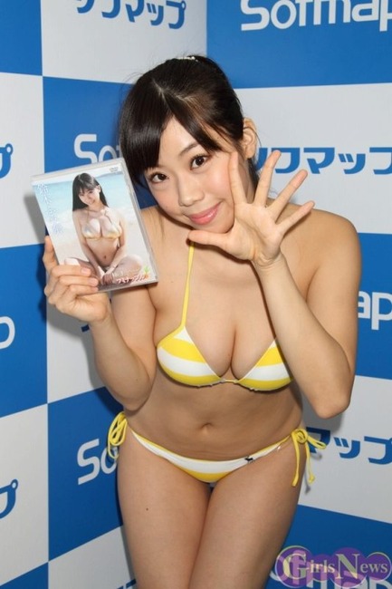 鈴木ふみ奈　巨乳グラドルのエロ水着画像まとめ　ソフマップ 1