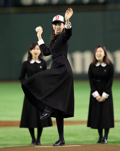 【gif画像あり】橋本環奈のバッティングフォーム可愛すぎｗｗｗｗｗｗｗｗ 4